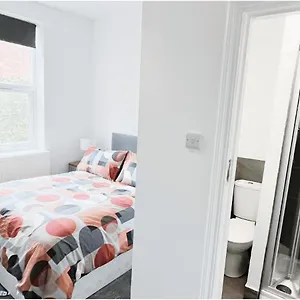 Apartment Private In Modern House Near, Nottingham